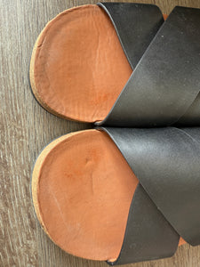 In nieuwsstaat mooie slippers van Fitflop maat 43