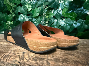 In nieuwsstaat mooie slippers van Fitflop maat 43