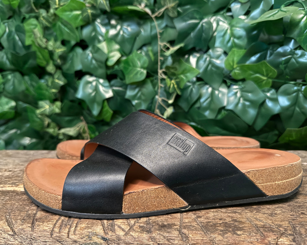In nieuwsstaat mooie slippers van Fitflop maat 43