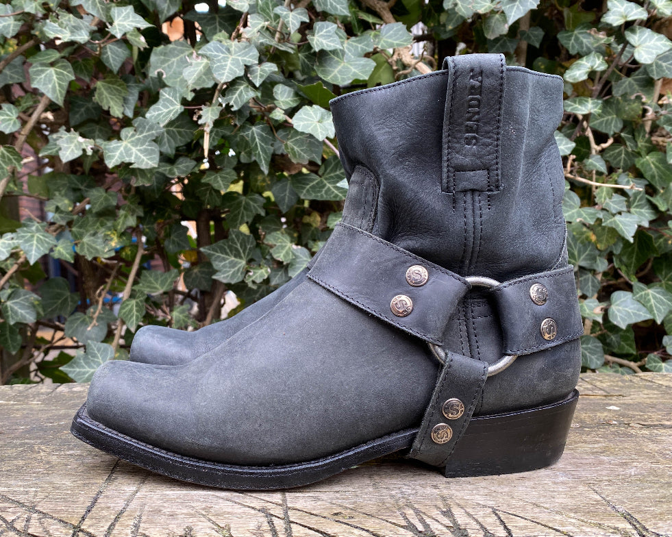 Zo goed als nieuw Laarsjes van Sendra maat 38