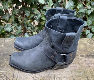 Zo goed als nieuw Laarsjes van Sendra maat 38