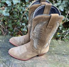 Afbeelding in Gallery-weergave laden, Zo goed als nieuw Laarzen van Sendra maat 37 (maat 4,5)
