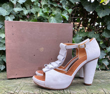 Afbeelding in Gallery-weergave laden, Zo goed als nieuw sandalen/pumps van Chie Mihara maat 39