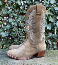 Afbeelding in Gallery-weergave laden, Zo goed als nieuw Laarzen van Sendra maat 37 (maat 4,5)