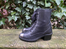 Afbeelding in Gallery-weergave laden, Z.g.a.n. Laarsjes/boots van Zadig &amp; Voltaire maat 37