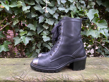 Afbeelding in Gallery-weergave laden, Z.g.a.n. Laarsjes/boots van Zadig &amp; Voltaire maat 37