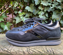 Afbeelding in Gallery-weergave laden, Zo goed als nieuw Sneakers van Hogan maat 40