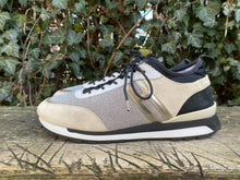 Afbeelding in Gallery-weergave laden, Z.g.a.n. Sneakers van Hogan Rebel maat 38,5