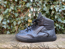 Afbeelding in Gallery-weergave laden, Z.g.a.n. Sneakers van Floris van Bommel maat 42,5