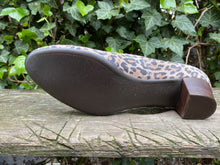 Afbeelding in Gallery-weergave laden, Nieuwe pumps/instappers van Footnotes maat 41 (wijdte G)