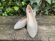 Afbeelding in Gallery-weergave laden, Nieuwe ballerina’s van Högl maat 37,5 (4,5)