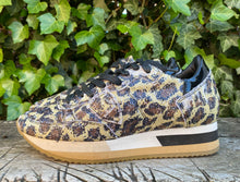 Afbeelding in Gallery-weergave laden, Zo goed als nieuw Sneakers van Philippe Model maat 38