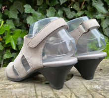 Afbeelding in Gallery-weergave laden, Nieuwe sandalen van Arche maat 37
