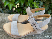 Afbeelding in Gallery-weergave laden, Nieuwe sandalen/plateauzolen van Clarks maat 40 (6,5)