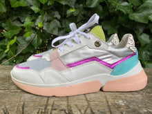 Afbeelding in Gallery-weergave laden, Nieuwe sneakers van Floris van Bommel maat 39