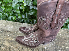 Afbeelding in Gallery-weergave laden, Z.g.a.n. Cowboy laarzen van Sendra maat 36 (4)