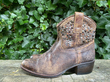 Afbeelding in Gallery-weergave laden, Zo goed als nieuw Laarzen van Sendra maat 39