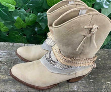 Afbeelding in Gallery-weergave laden, Zo goed als nieuw laarsjes van Sendra 38