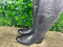 Afbeelding in Gallery-weergave laden, Z.g.a.n. Laarzen van Sendra maat 37 (UK 4,5)