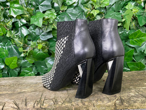 Nieuwe Laarsjes van United Nude maat 36