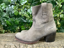 Afbeelding in Gallery-weergave laden, Z.g.a.n. mooie laarsjes van Sendra maat 37