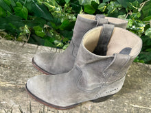 Afbeelding in Gallery-weergave laden, Z.g.a.n. mooie laarsjes van Sendra maat 37