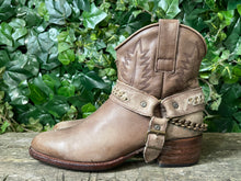 Afbeelding in Gallery-weergave laden, Mooie laarzen van Sendra maat 38