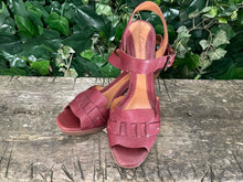 Afbeelding in Gallery-weergave laden, Nieuwe Sandalen van Clarks maat 40 (UK 6,5)