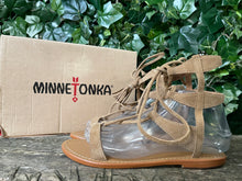 Afbeelding in Gallery-weergave laden, Nieuwe Sandalen van Minnetonka maat 38