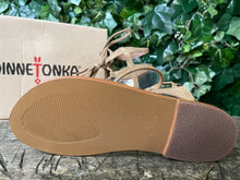 Afbeelding in Gallery-weergave laden, Nieuwe Sandalen van Minnetonka maat 38