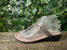 Afbeelding in Gallery-weergave laden, Nieuwe slippers van Minnetonka maat 37