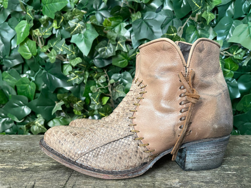 Zo goed als nieuw Super mooie laarzen van Sendra maat 37
