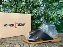 Afbeelding in Gallery-weergave laden, Nieuwe slippers van Minnetonka maat 39