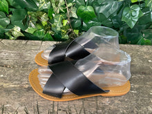 Afbeelding in Gallery-weergave laden, Nieuwe slippers van Minnetonka maat 39