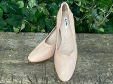 Afbeelding in Gallery-weergave laden, Nieuwe pumps van Clarks maat 40 (UK 6,5)