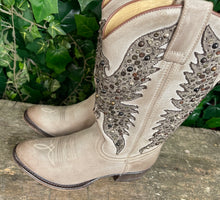 Afbeelding in Gallery-weergave laden, Nieuwe laarzen van Sendra met studs maat 36