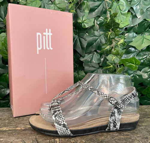 Nieuwe sandalen van Pitt maat 37
