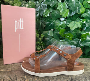 Nieuwe sandalen van Pitt maat 37