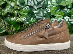Nieuwe leren sneakers van AQA maat 37