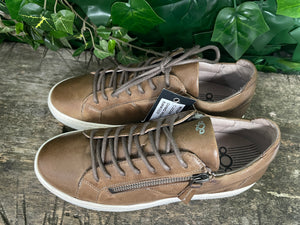 Nieuwe leren sneakers van AQA maat 37