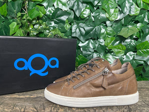 Nieuwe leren sneakers van AQA maat 37